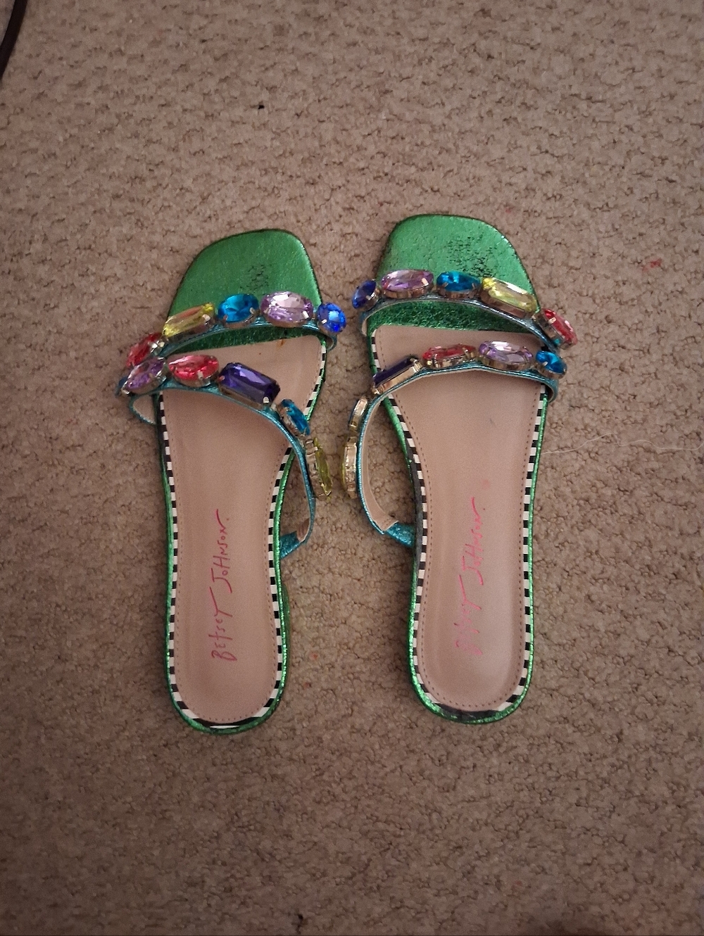 ADORABLE Betsey Johnson Green Jeweled Slide Sandal with Multicolor Gems!